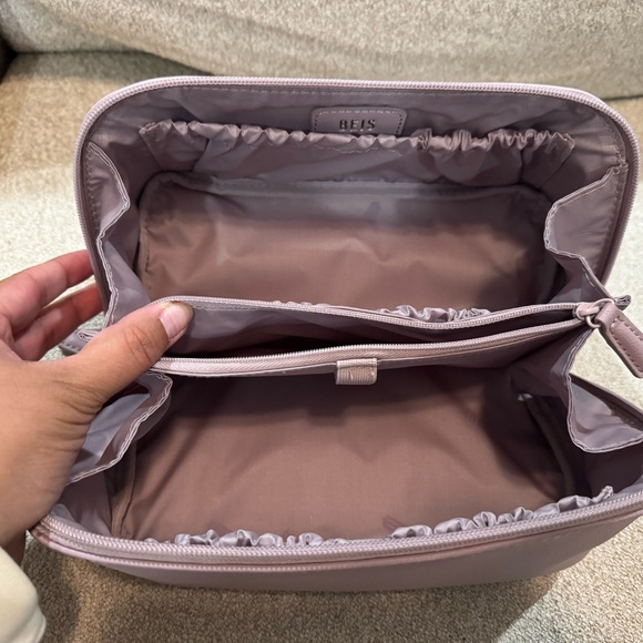 EUC BÉIS Wicked Toiletry Case in Wicked Pink - Picture 3 of 3